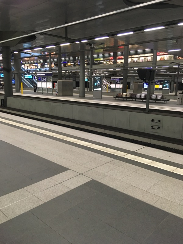 Leerer Hauptbahnhof in Berlin