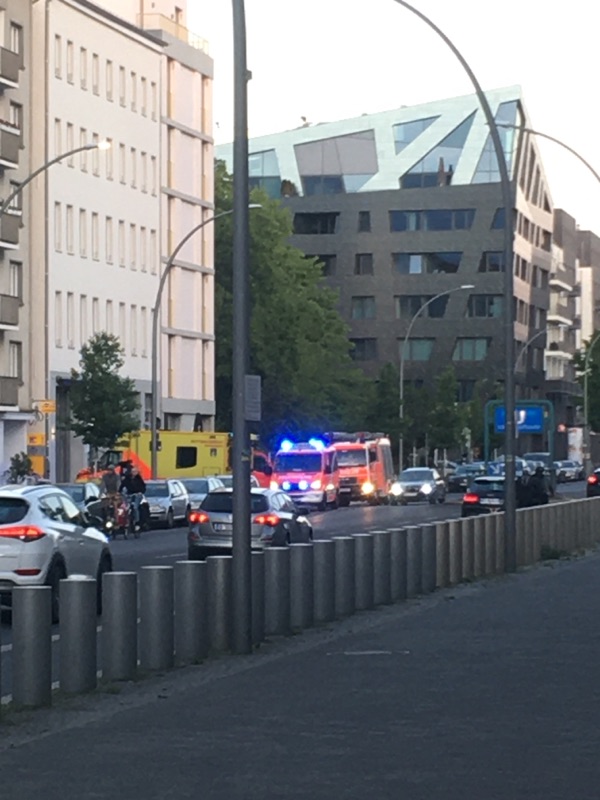 Notarzt- und Feuerwehr-Einsatz  in Mitte