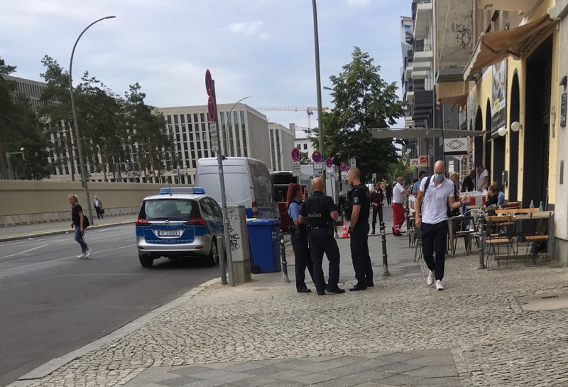 Polizei-Einsatz in Mitte Chausseestraße 35