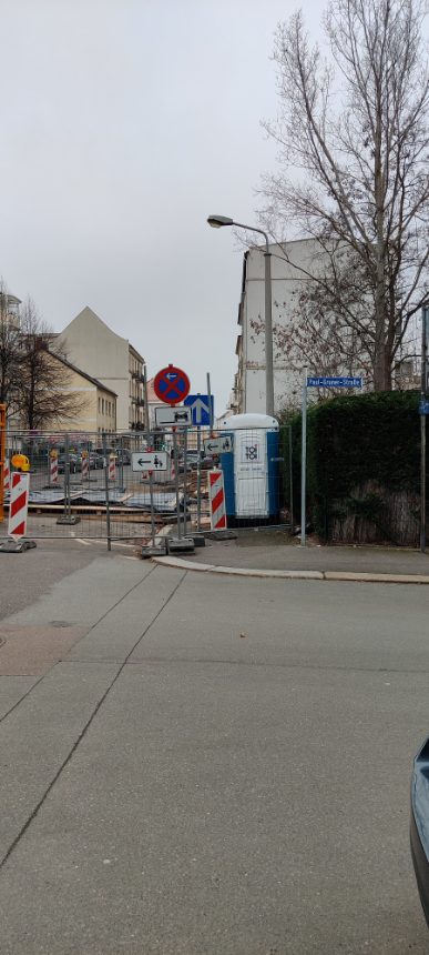 Bauarbeiten an der Ecke Paul-Gruner-Straße/Bernhard-Göring-S