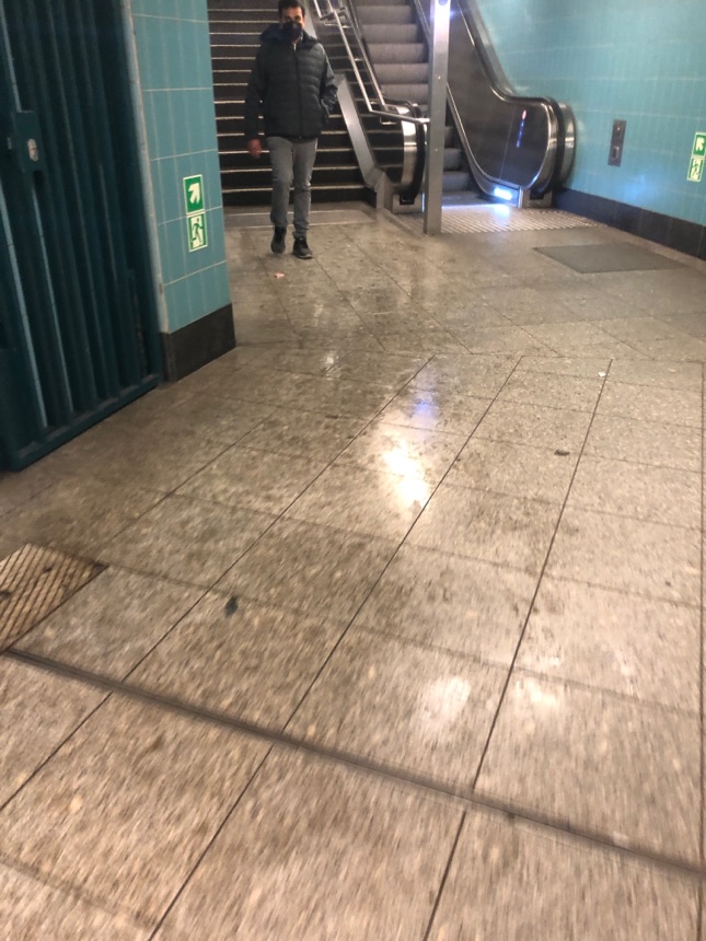 U Bahn Station unsauber