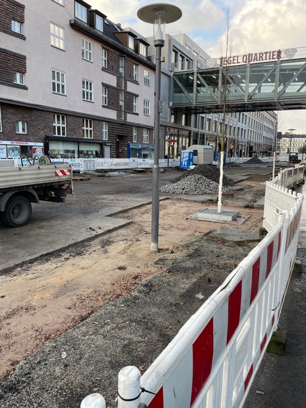 Pflasterarbeiten in der Gorkistraße in Tegel