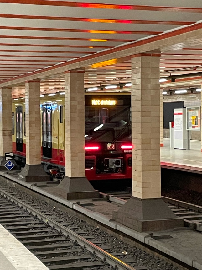 Testfahrt neuer S-Bahn am Nordbahnhof